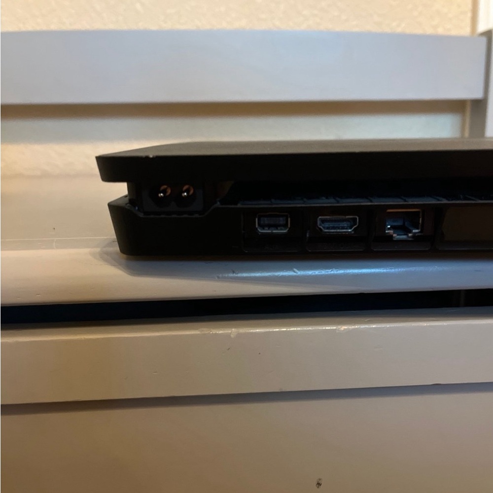 PLAYSTATION 4 (BLACK) COMES WITH 1 CONTROLLER!! (CAMO) BOTH CABLES - Picture 2 of 7